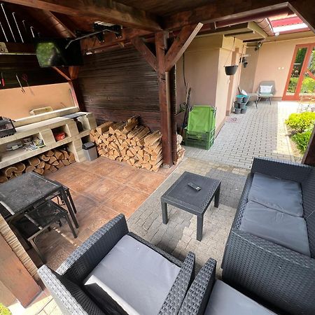 -Self-Check- 4-Bedroom Family House With Heated Tub Левице Экстерьер фото